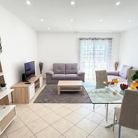 & Airport Comfy By Becherish Apartment
