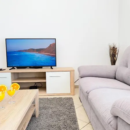 & Airport Comfy By Becherish Apartmán *